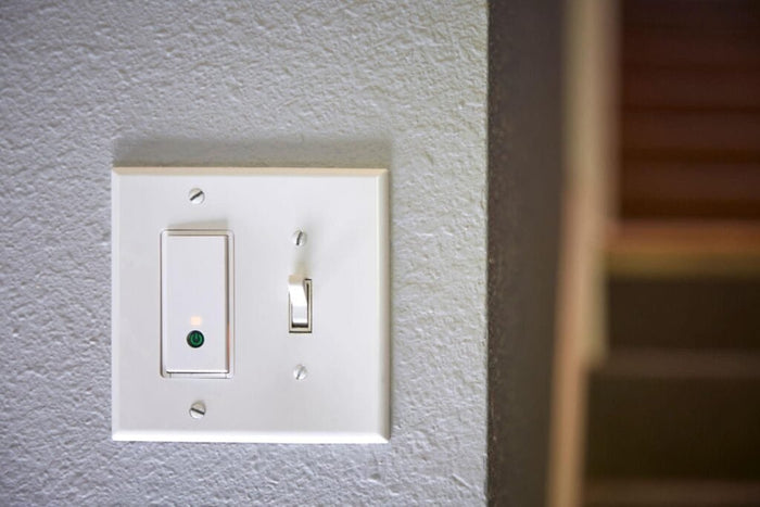 WiFi smart switch vs traditional switch - ZZ Marts Pakistan