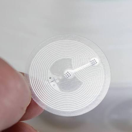 NTAG213 35 mm NFC sticker tag close-up